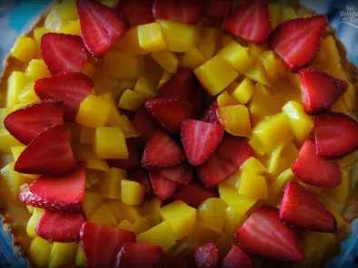 Tartaleta de mango y fresas