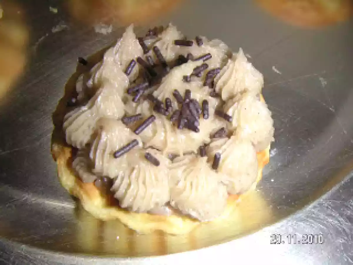 TARTALETAS CON CREMA DE CASTAÑAS
