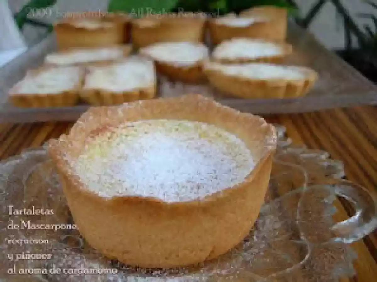 Tartaletas con mascarpone, requesón y piñones
