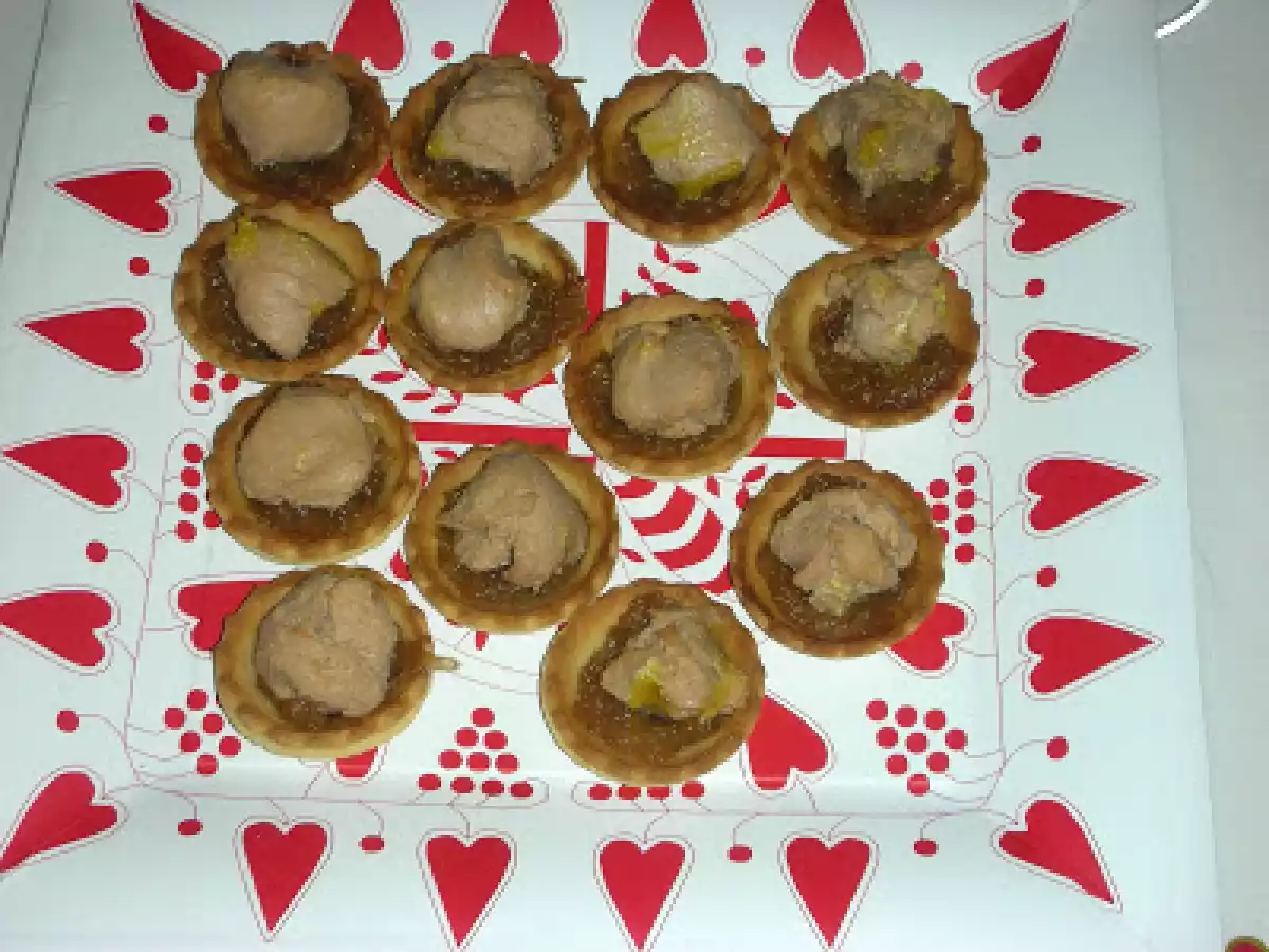 Tartaletas de foie grass con cebolla caramelizada
