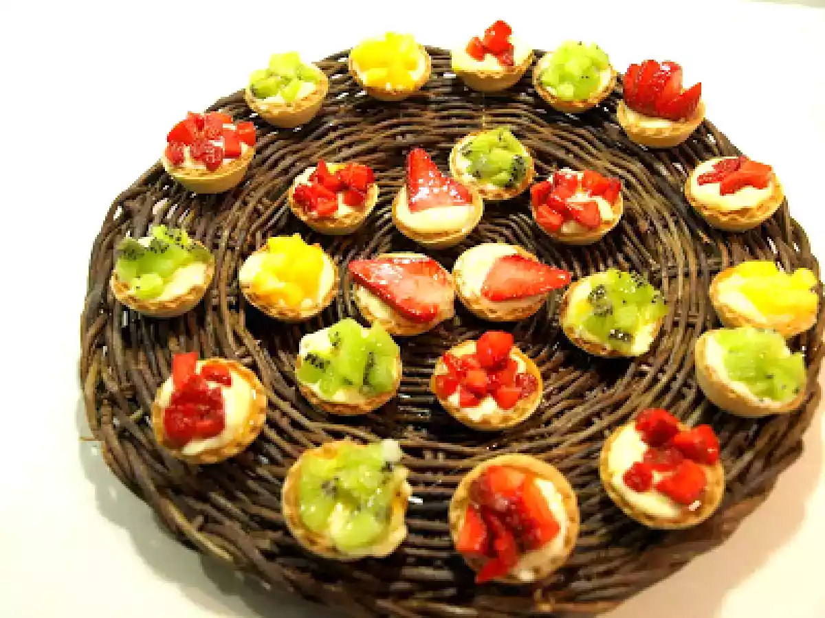 Tartaletas de frutas mini, con crema pastelera