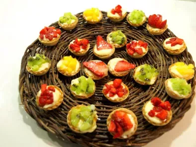 Tartaletas de frutas mini, con crema pastelera