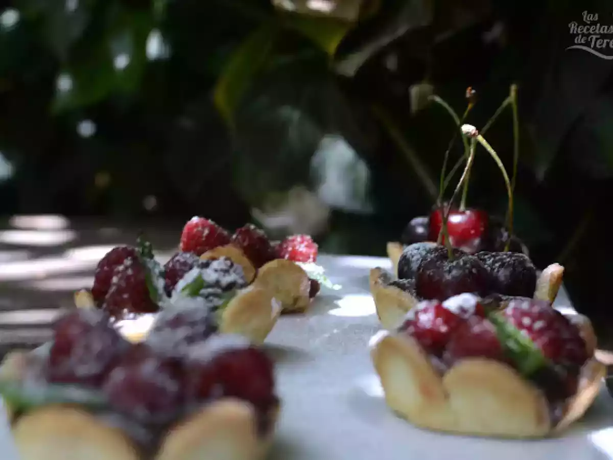 Tartaletas de frutos rojos y chocolate