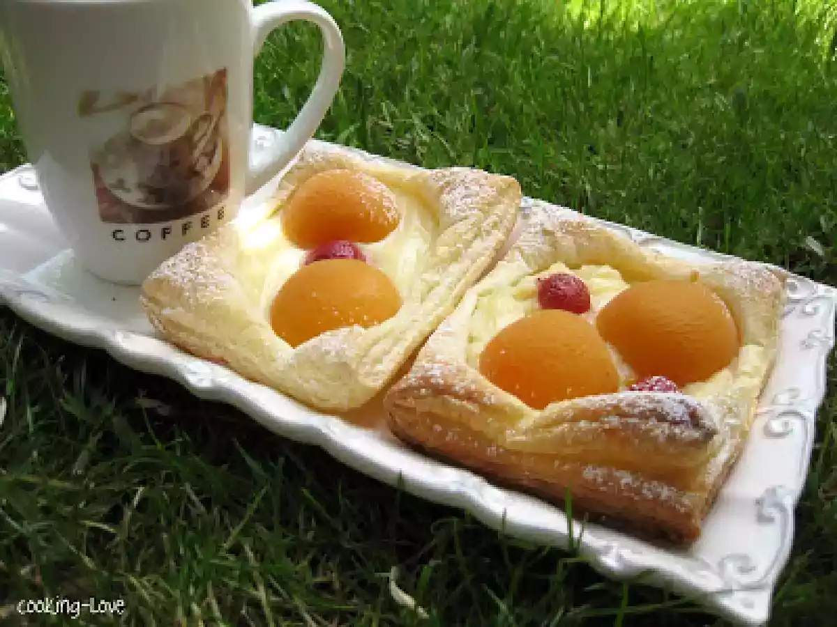 Tartaletas de hojaldre y albaricoques