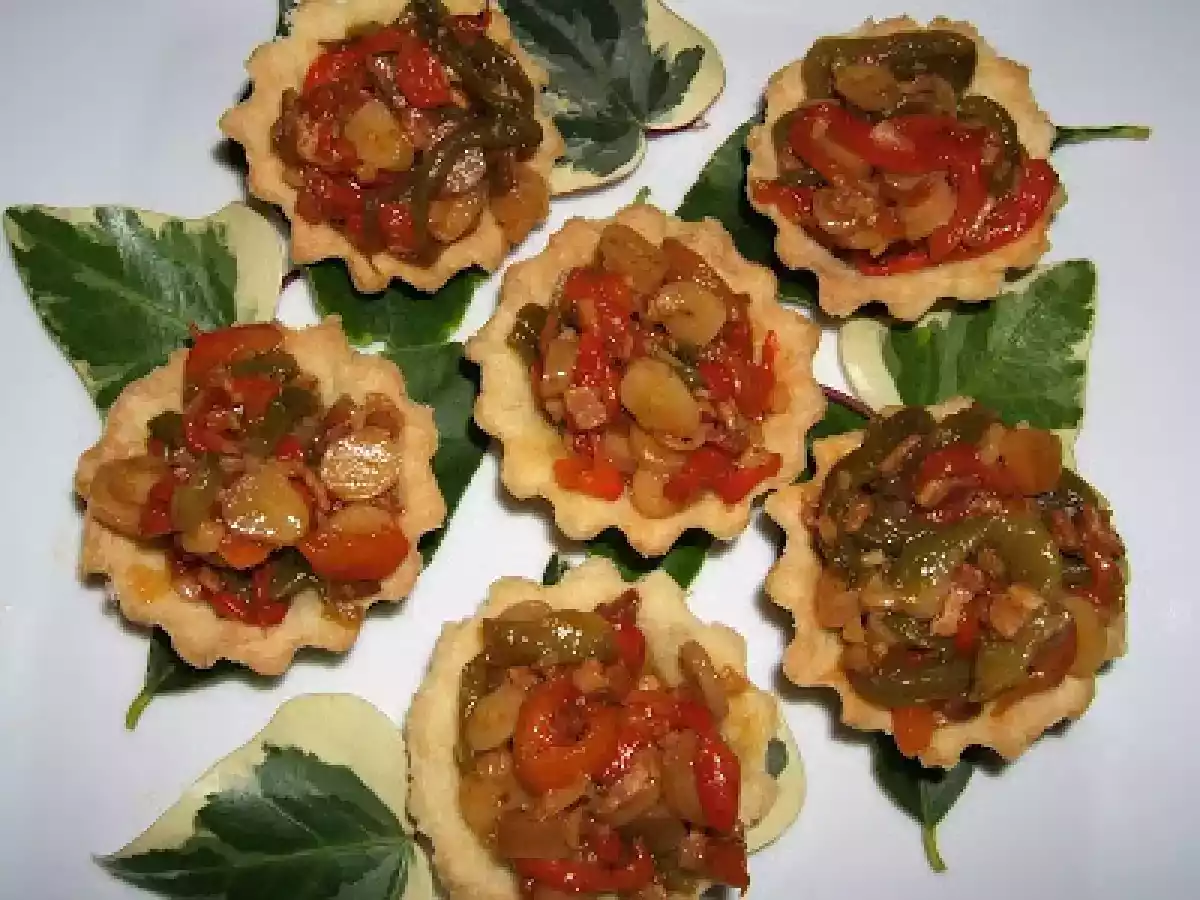 Tartaletas de pimientos y piñones