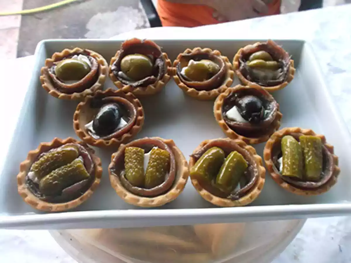 Tartaletas de queso y anchoas