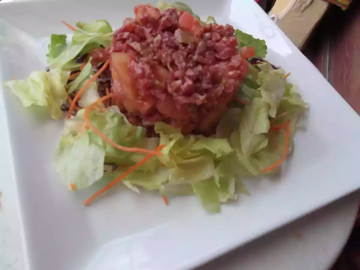 TARTAR DE FUET Y TOMATE