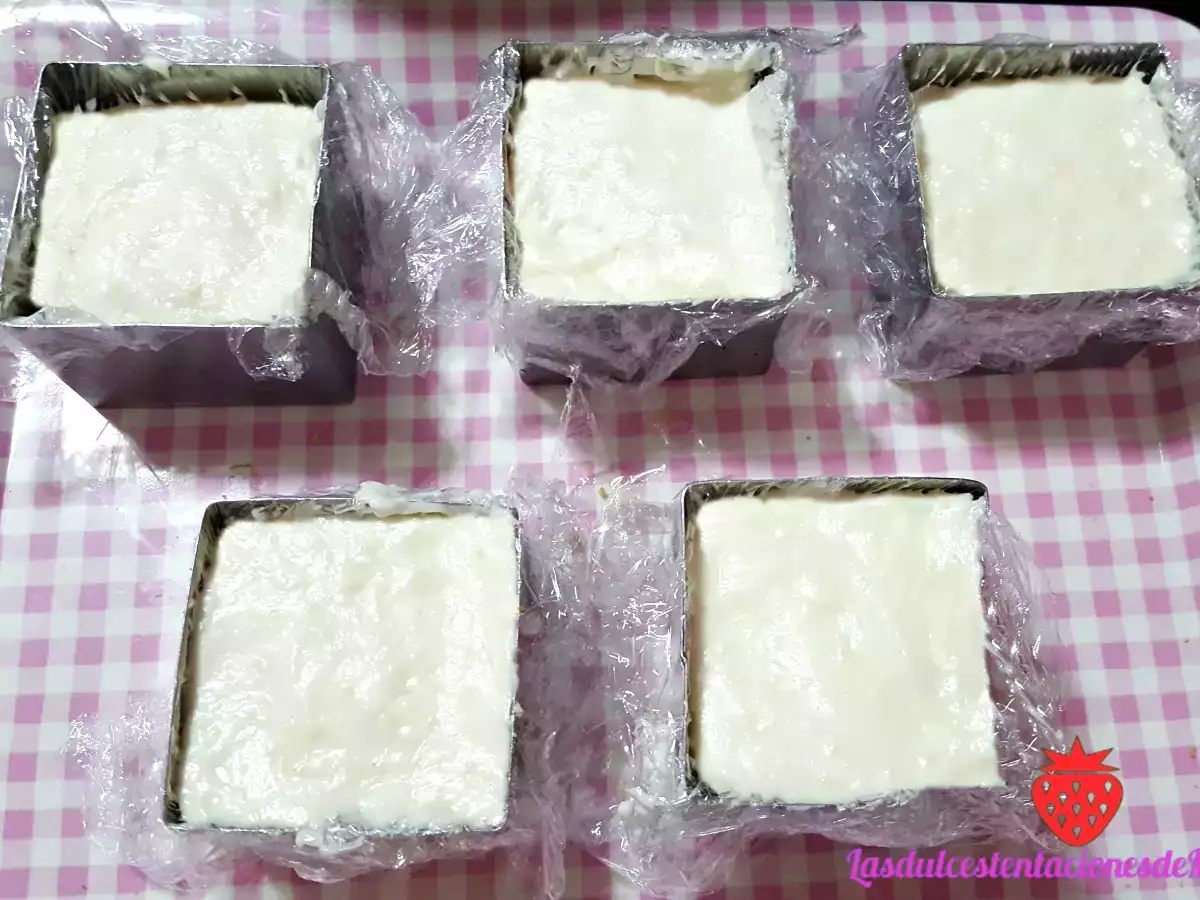 Tartitas de mousse de chocolate blanco y fresa - foto 2