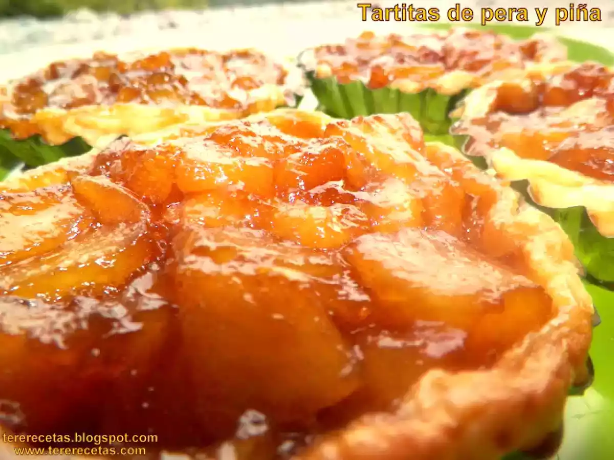 Tartitas de pera y piña.