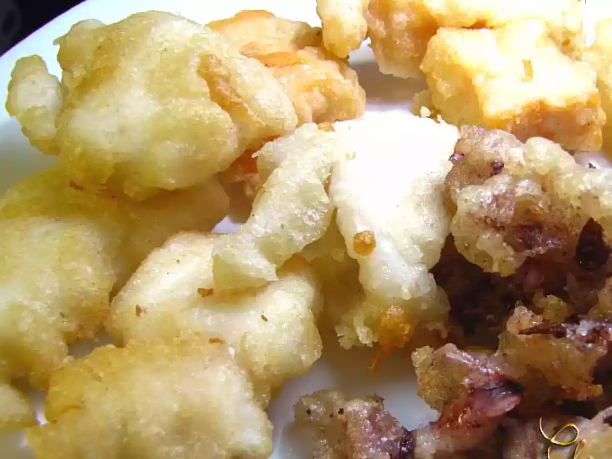 Tempura de puntillas, merluza y salmón