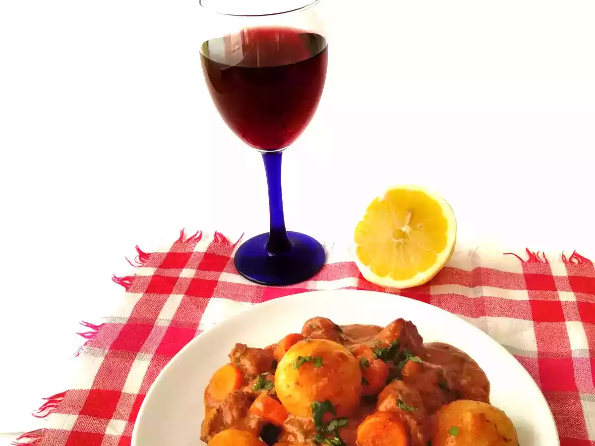 Ternera al aroma de limón {receta griega Mosjári se kókino krasí } - foto 3