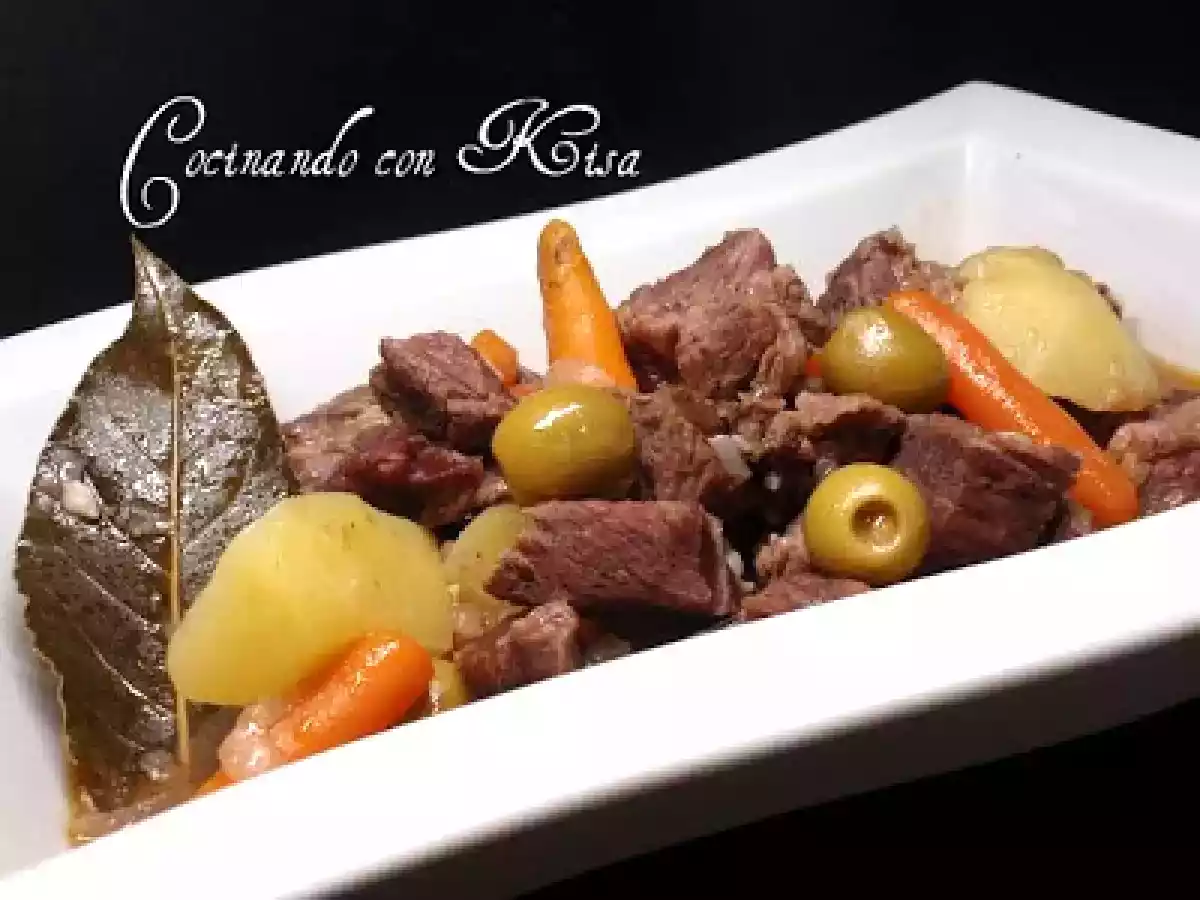 Ternera encebollada con zanahorias baby y aceitunas verdes (fussioncook)