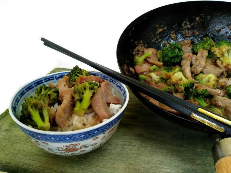 Ternera y brócoli con salsa de ostras, plato tradicional chino