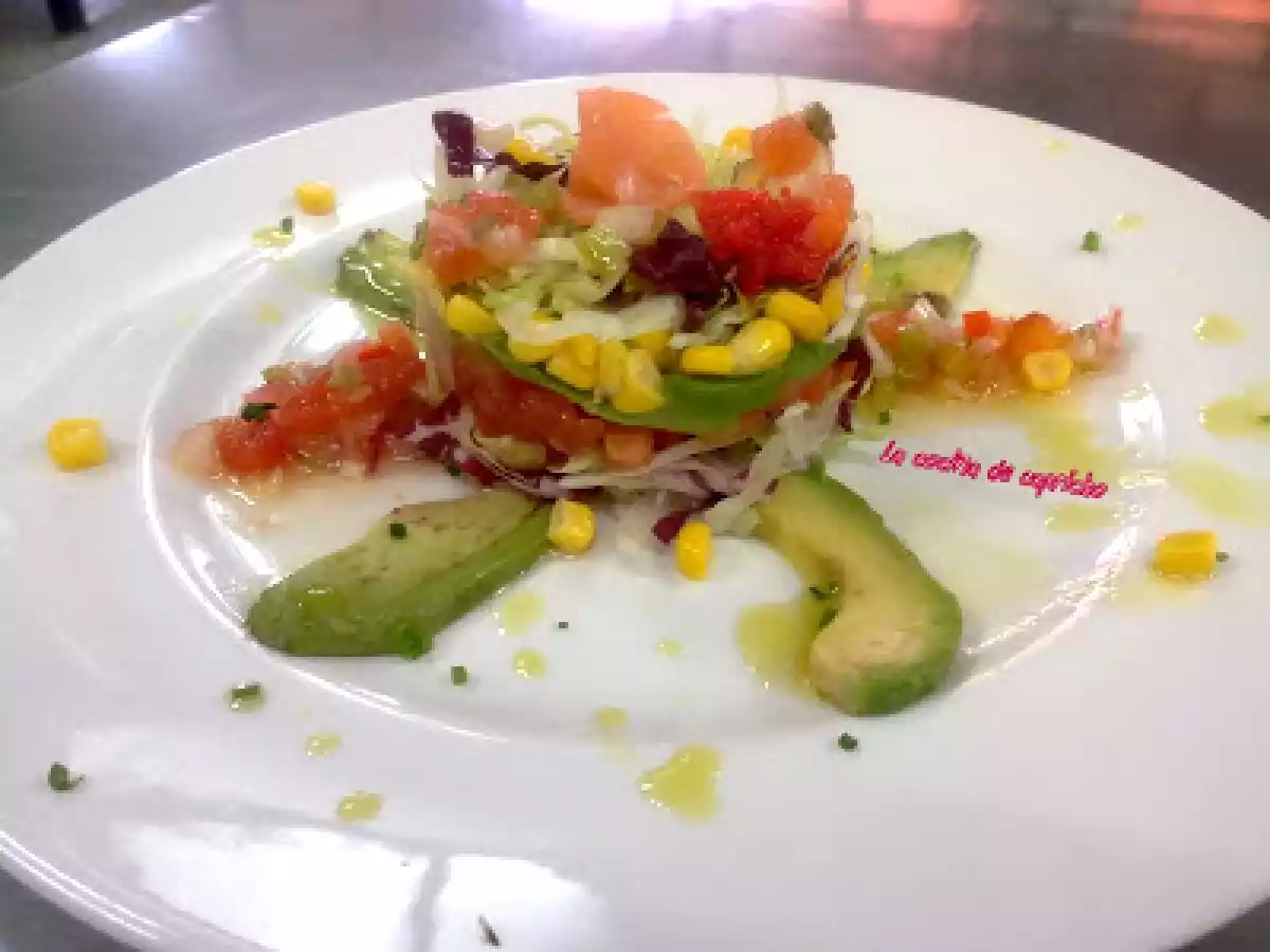 Timbal de aguacate y tomate