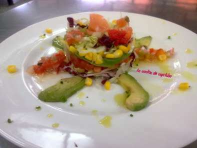 TIMBAL DE AGUACATE Y TOMATE