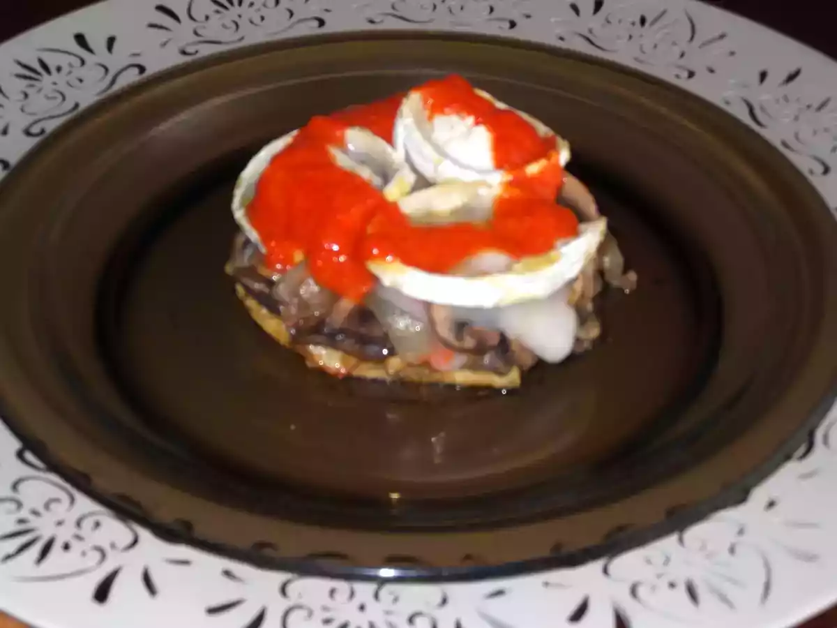 TIMBAL DE CHAMPIÑONES CON SALSA DE PIMIENTOS