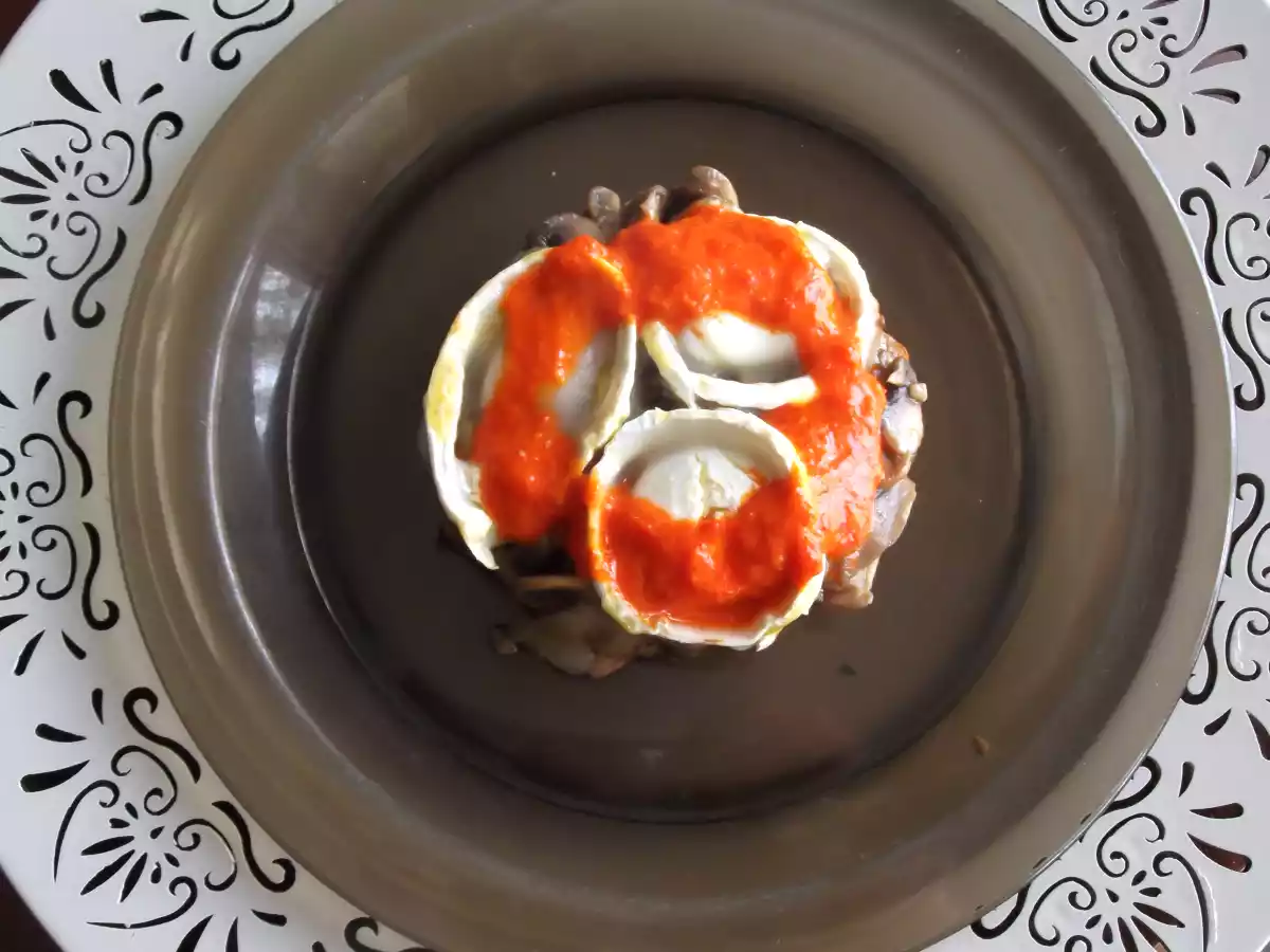 TIMBAL DE CHAMPIÑONES CON SALSA DE PIMIENTOS - foto 2