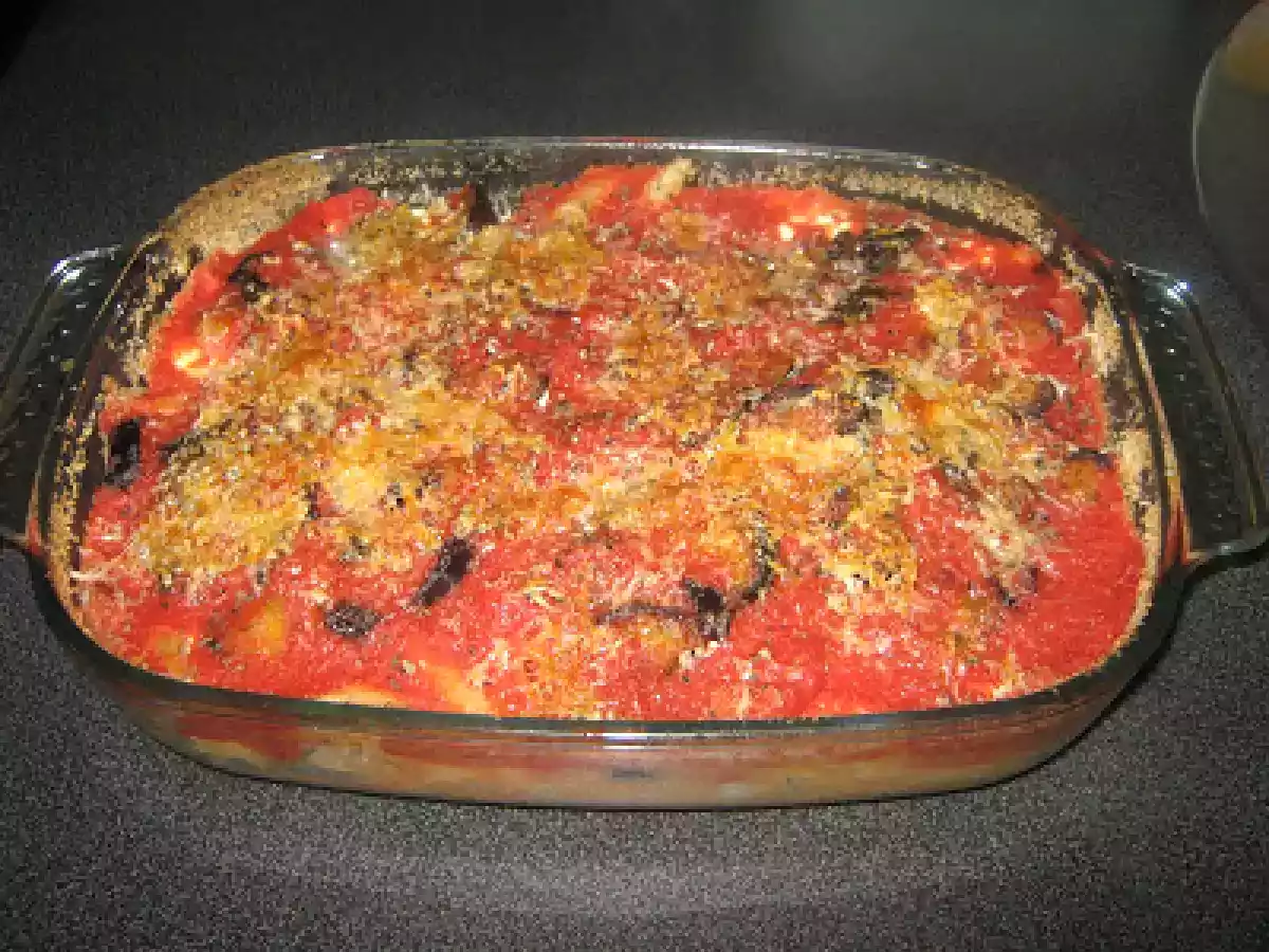 Timbal de macarrones con berenjenas y queso Cottage