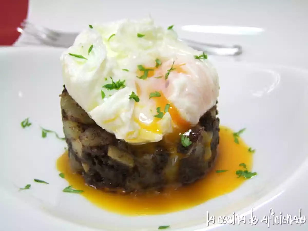 Timbal de morcilla y huevo poché