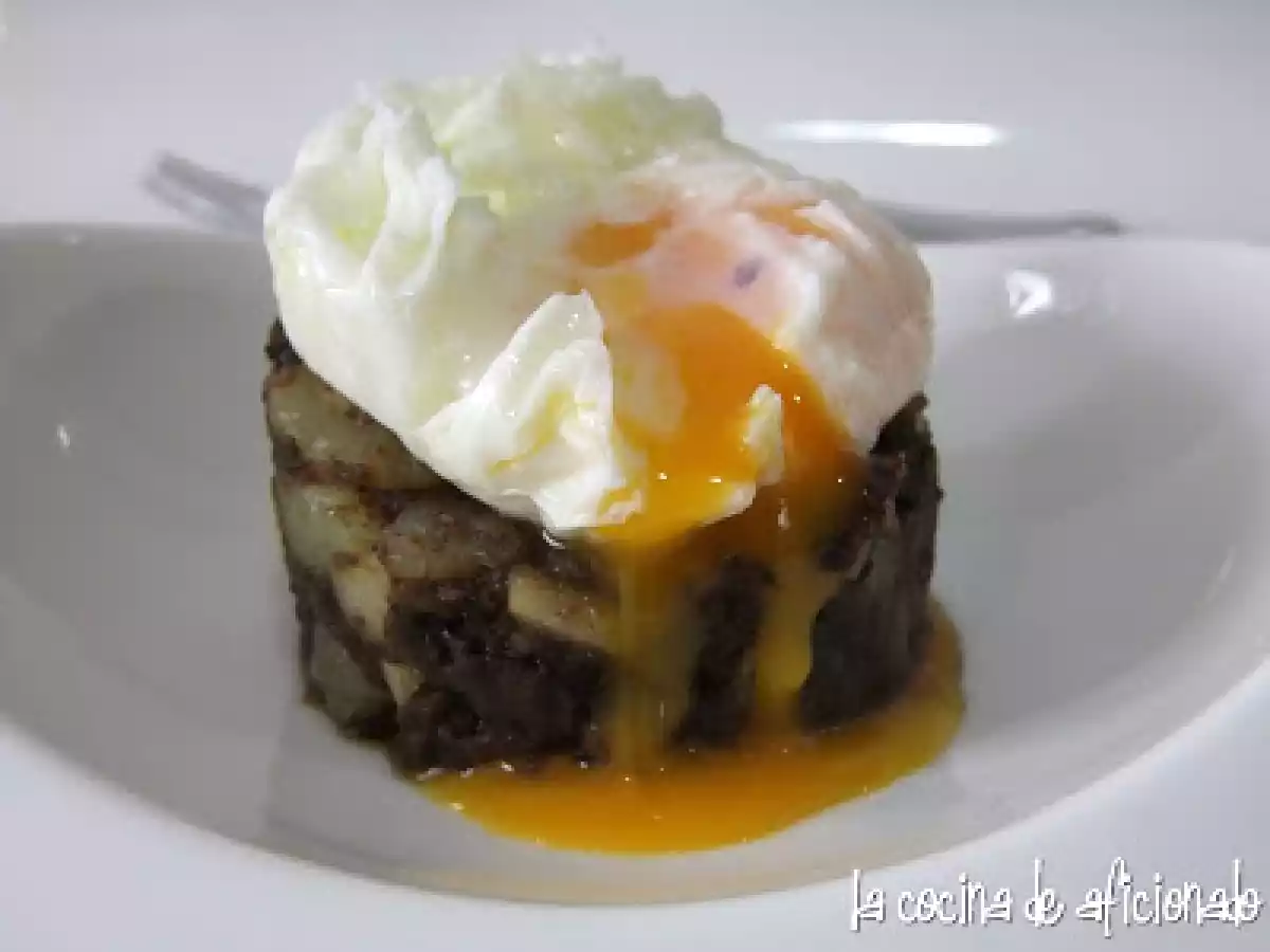 Timbal de morcilla y huevo poché - foto 2