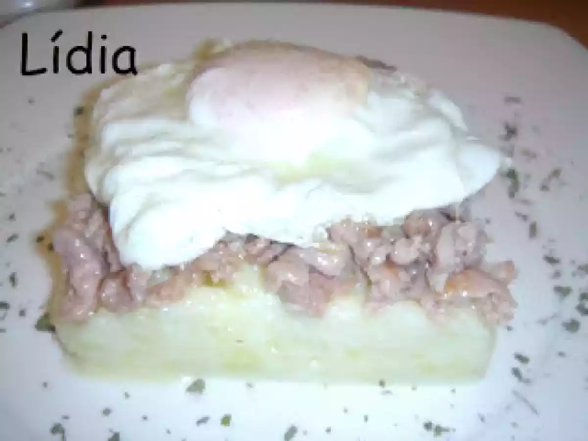 TIMBAL DE PATATA, BUTIFARRA Y HUEVO FRITO