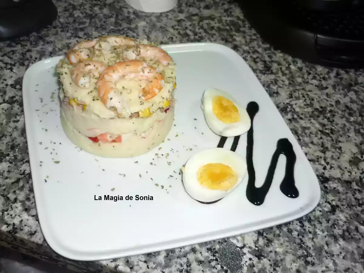Timbal de Patata con Langostinos.