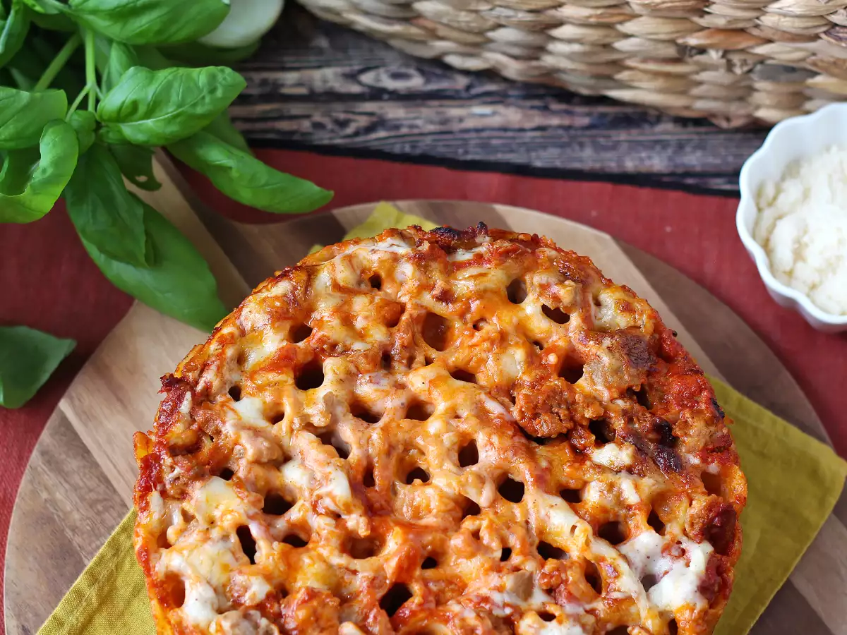 Timbal de rigatoni al horno con salchicha, bechamel y mozzarella - foto 3