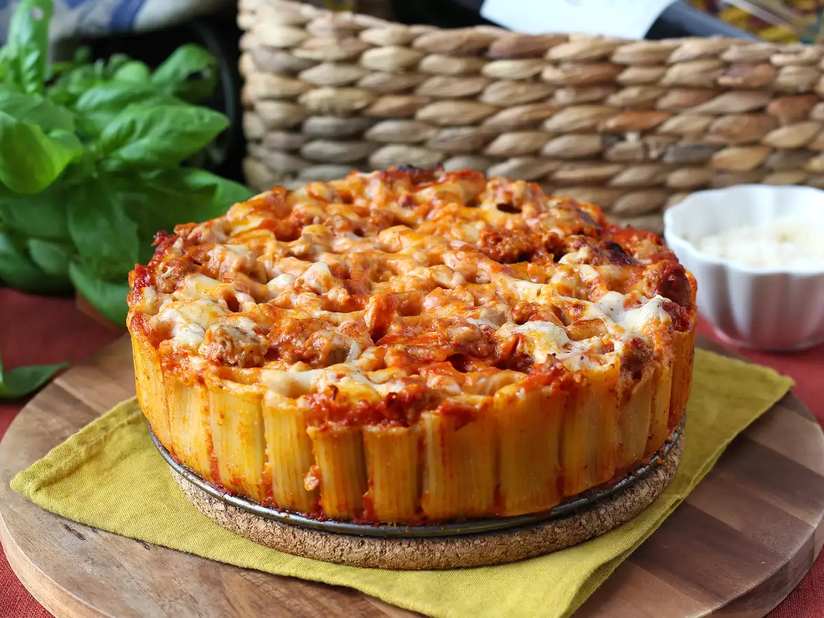 Timbal de rigatoni al horno con salchicha, bechamel y mozzarella - foto 4
