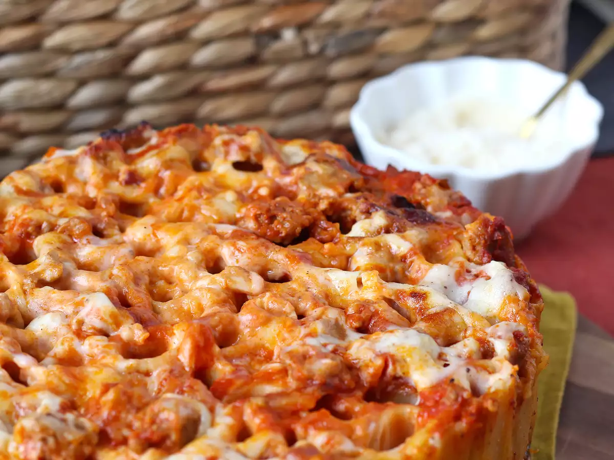 Timbal de rigatoni al horno con salchicha, bechamel y mozzarella - foto 5