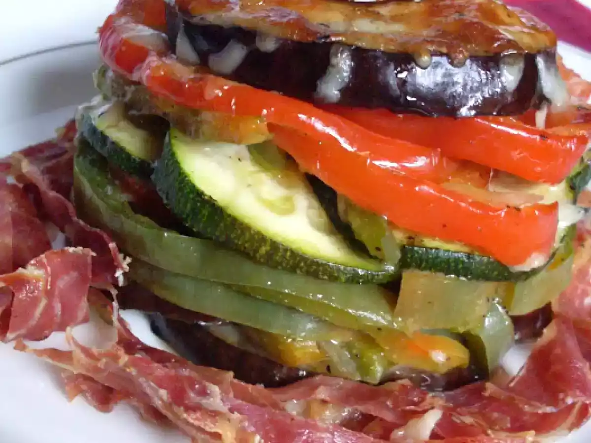 Timbal de Verduras con Queso Manchego y Crujiente de Jamón