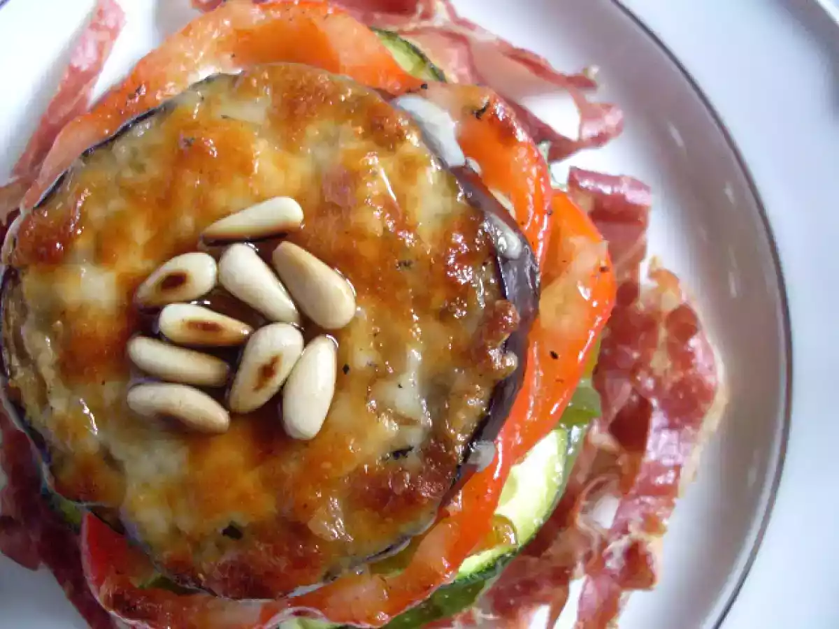 Timbal de Verduras con Queso Manchego y Crujiente de Jamón - foto 2