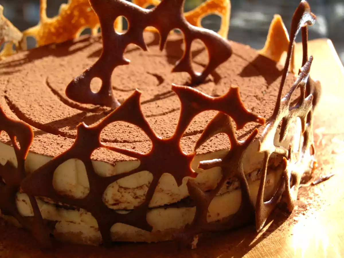 Tiramisú con crujientes de café