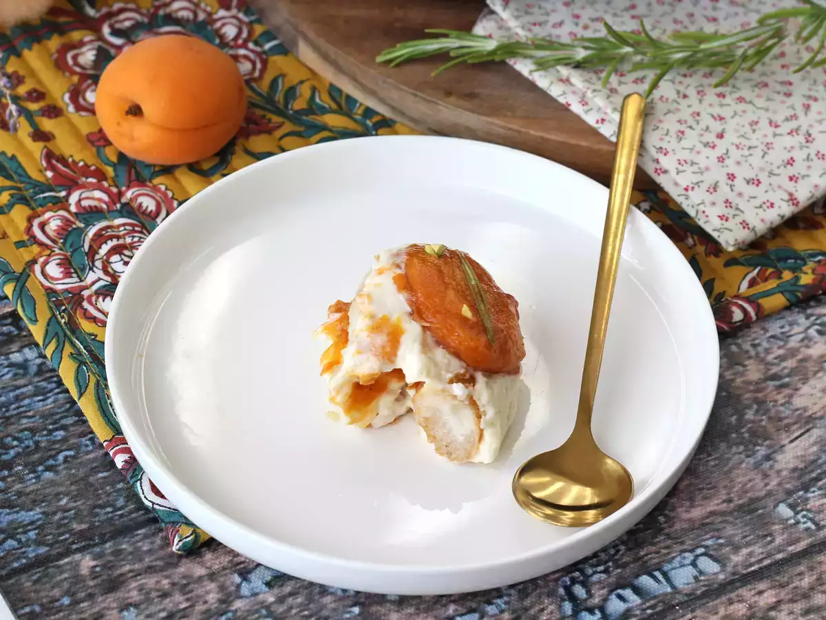 Tiramisú de albaricoques asados: el postre afrutado y cremoso perfecto para el verano - foto 3