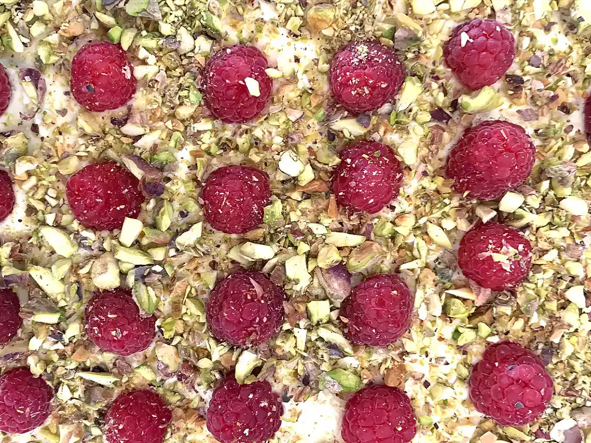 Tiramisú sin gluten de pistacho y frambuesas - foto 4