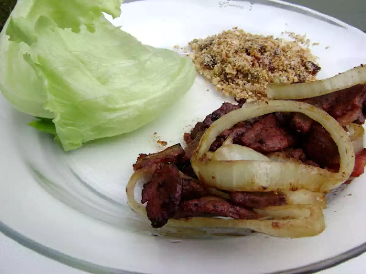 TIRAS DE HIGADO DE BUEY CON BEICON Y FAROFA - foto 2