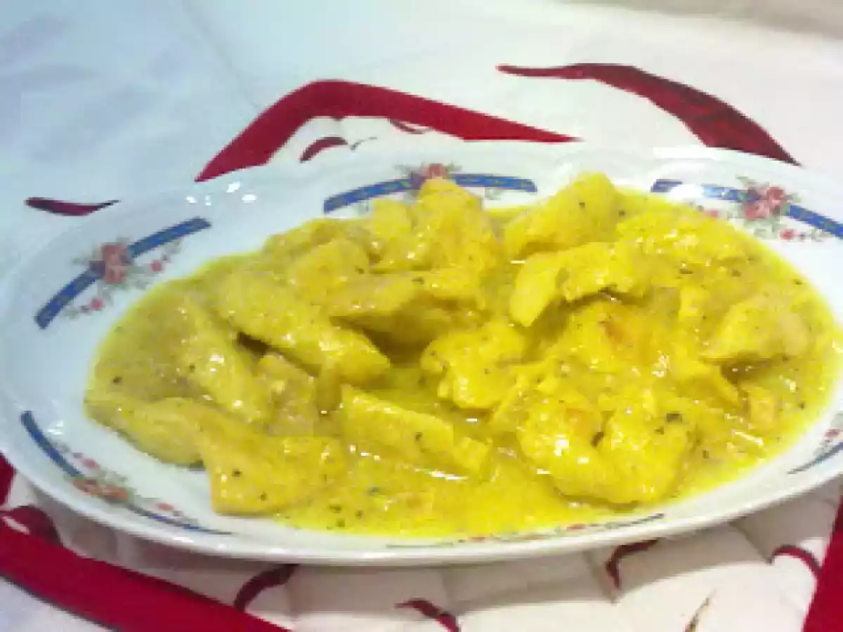 TIRAS DE POLLO CON SALSA DE YOGUR