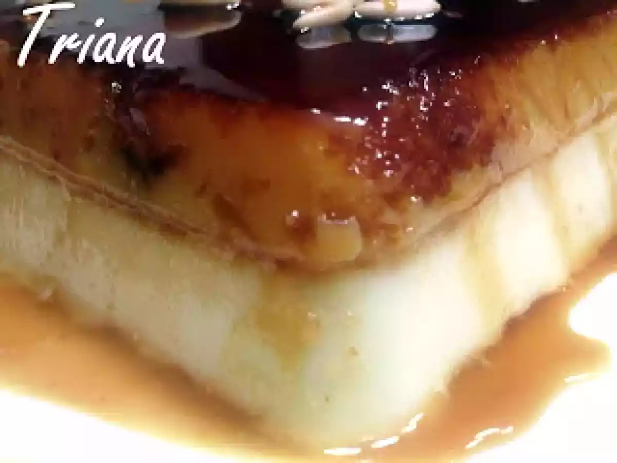 Tocino de cielo con piñones sobre nube de queso. - foto 2