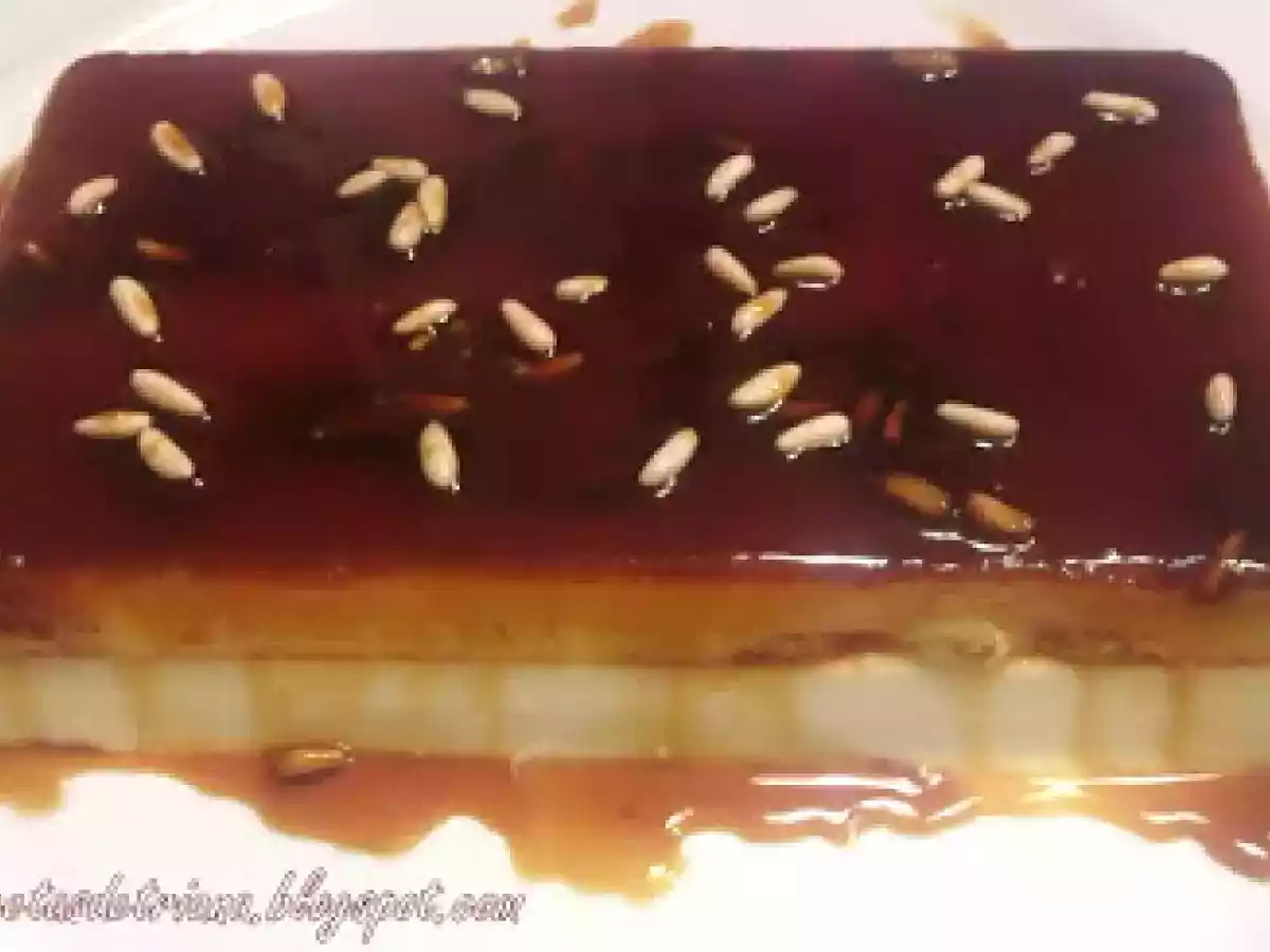 Tocino de cielo con piñones sobre nube de queso. - foto 3