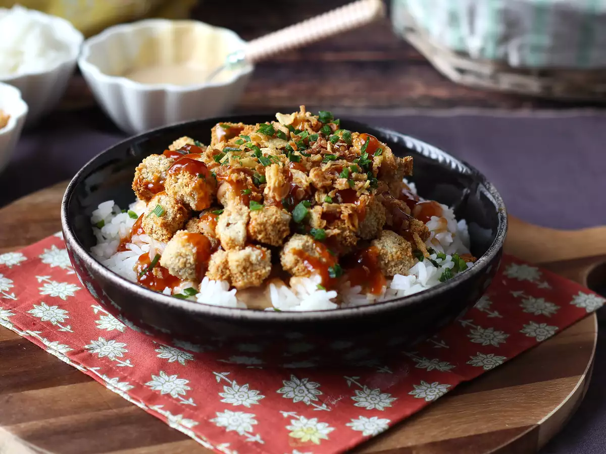 Tofu crujiente con arroz y salsa cremosa: la versión vegetariana del pollo crousty - foto 2