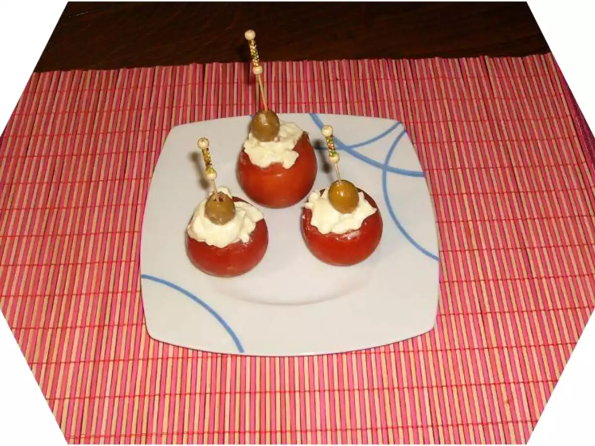 TOMATES RELLENOS DE ATUN