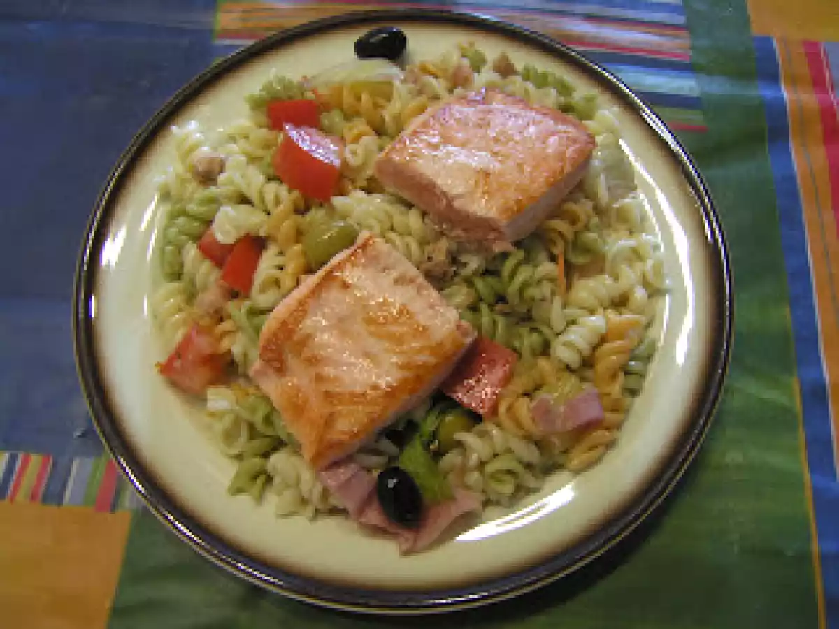 TORNILLOS VEGETALES EN ENSALADA CON SALMON