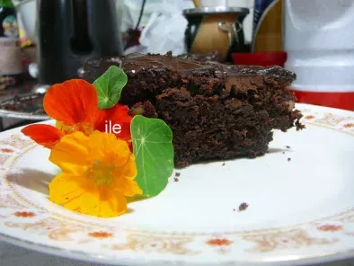 Torta de chocolate con nueces y chips de chocolate - foto 2