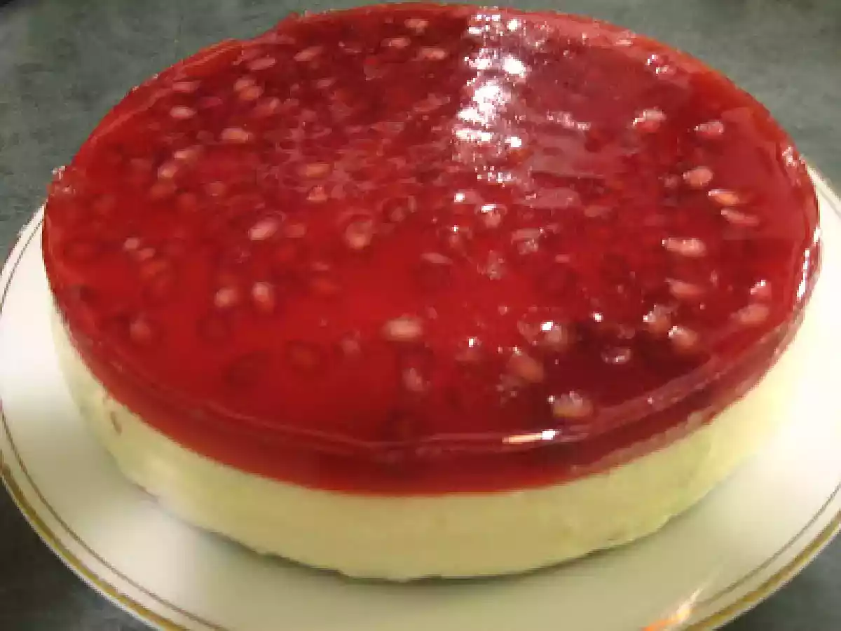 Torta fria de granada y mousse de yogurt