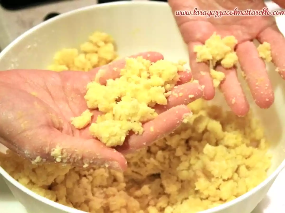 Torta sbriciolata con Nutella y Baci Perugina - foto 2