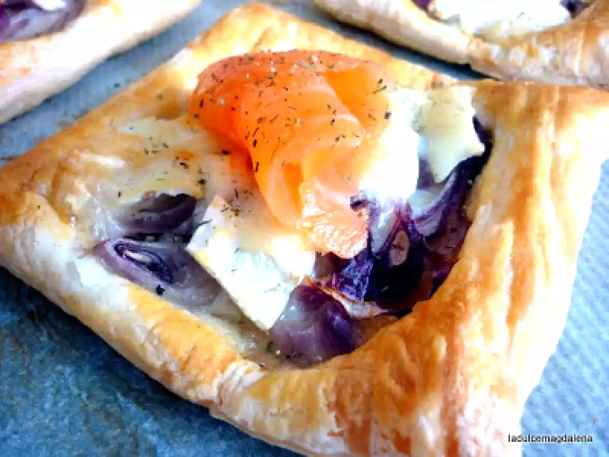 Tortas de salmón ahumado y cebolla roja - foto 2