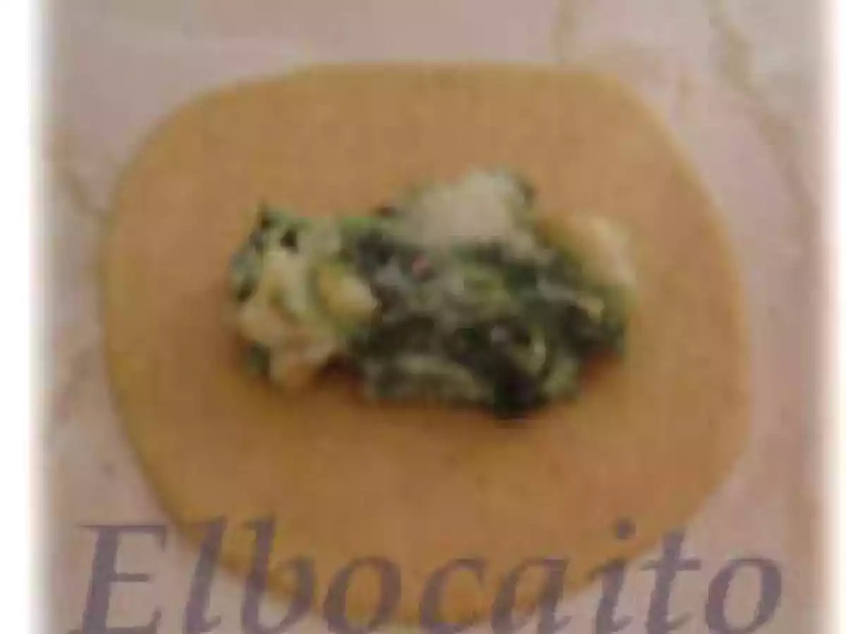 Tortellini gigantes de espinacas y marisco a la marinera