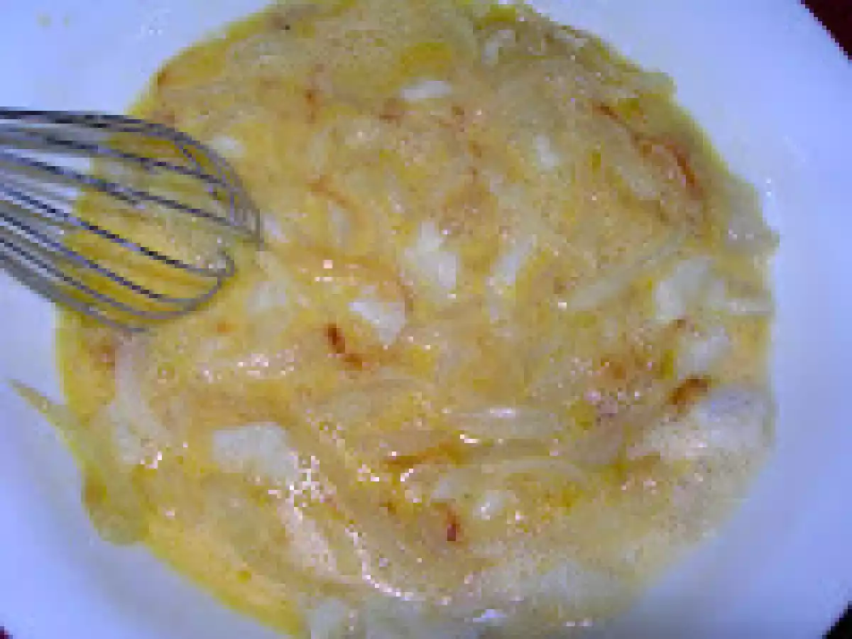 Tortilla de bacalao con cebolla caramelizada. Paso a paso - foto 3