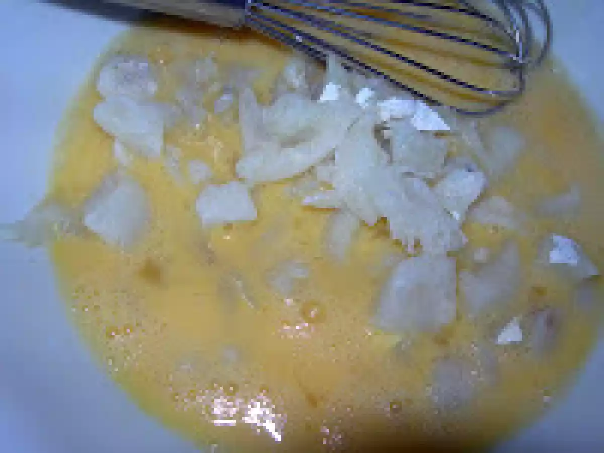 Tortilla de bacalao con cebolla caramelizada. Paso a paso - foto 4