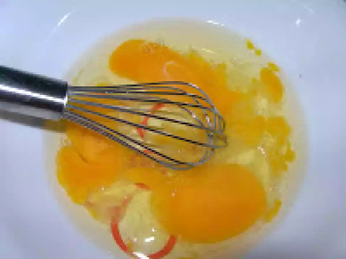 Tortilla de bacalao con cebolla caramelizada. Paso a paso - foto 5