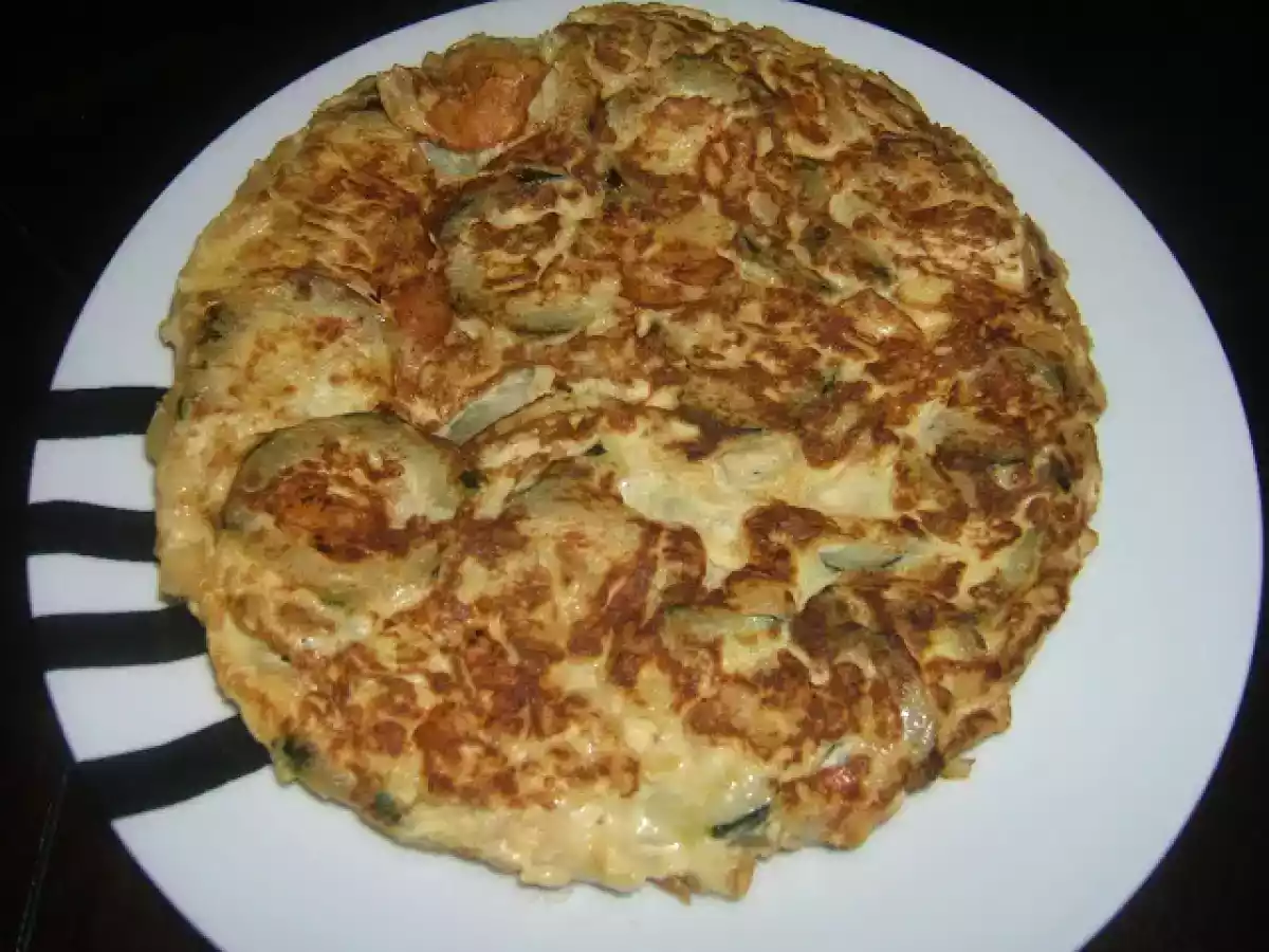 Tortilla de calabacín y queso.